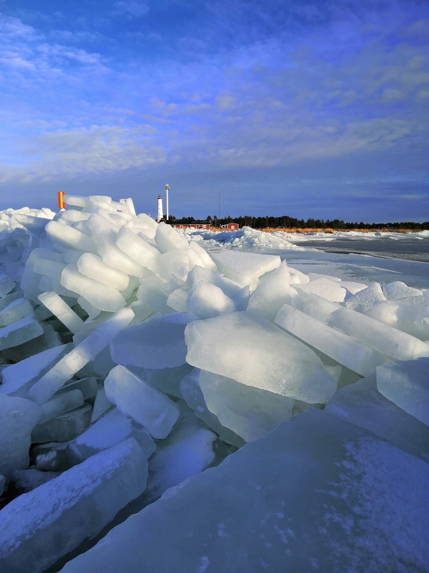 Ice and Marjaniemi lighthouse