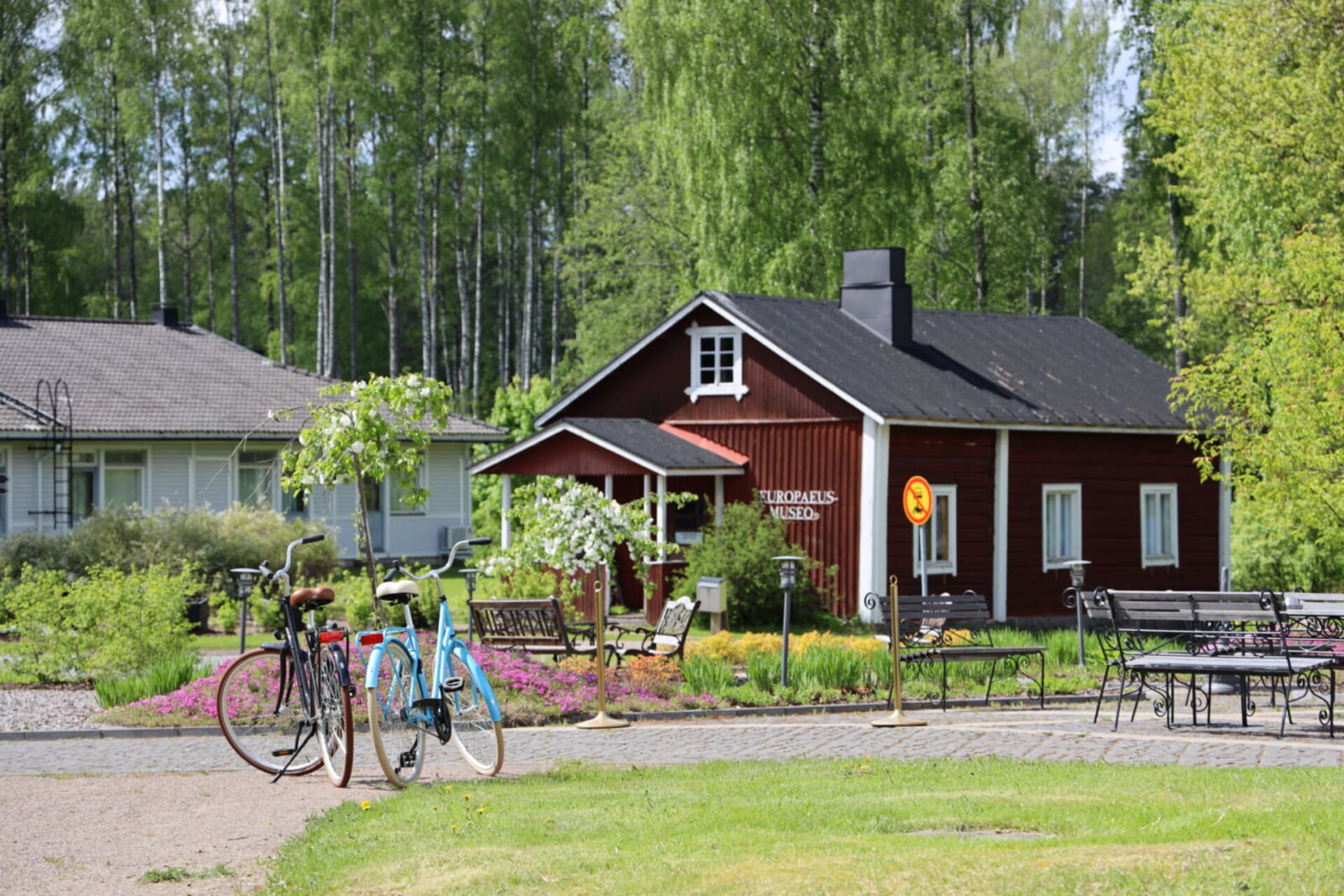 Pihapiiriä Olkkolan Hovista