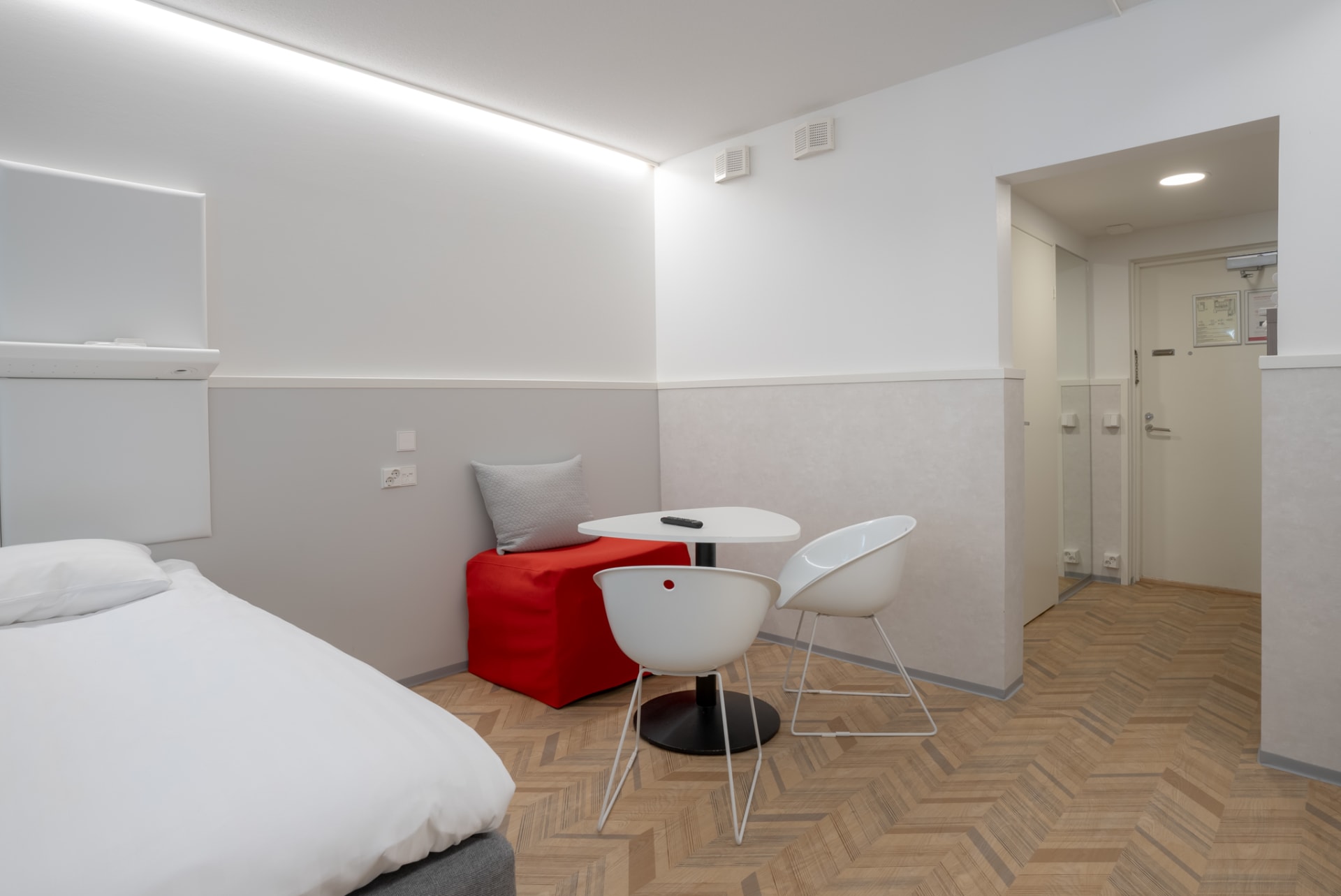 Turun Humalistonkadun remontoitu Omena-hotellin huone Turun Humalistonkadun remontoitu Omena-hotellin huone