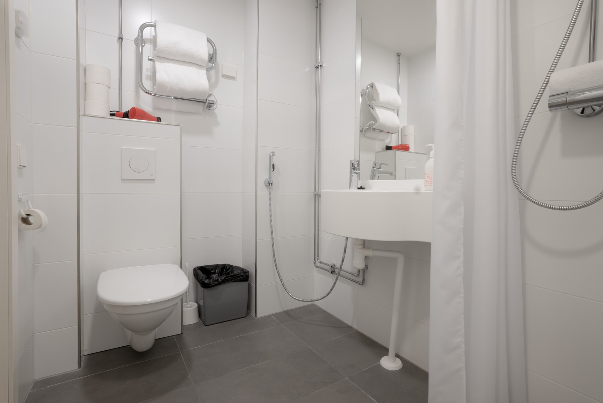 Humalistonkadun Omena-hotellin kylpyhuone Humalistonkadun Omena-hotellin kylpyhuone