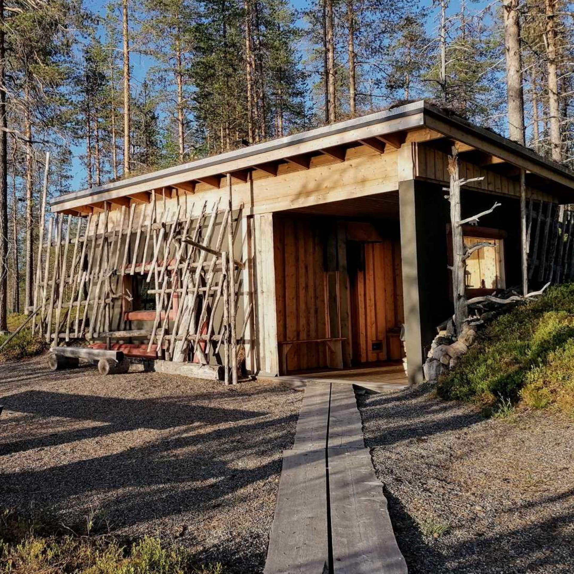 Ainutlaatuinen savusauna tarjoaa pehmeän rentouttavan löylyn.