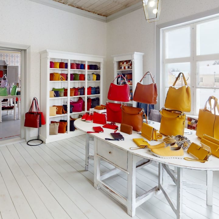 Värikäs myymälä on täynnä kauniita ja ekologisesti valmistettuja tuotteita.