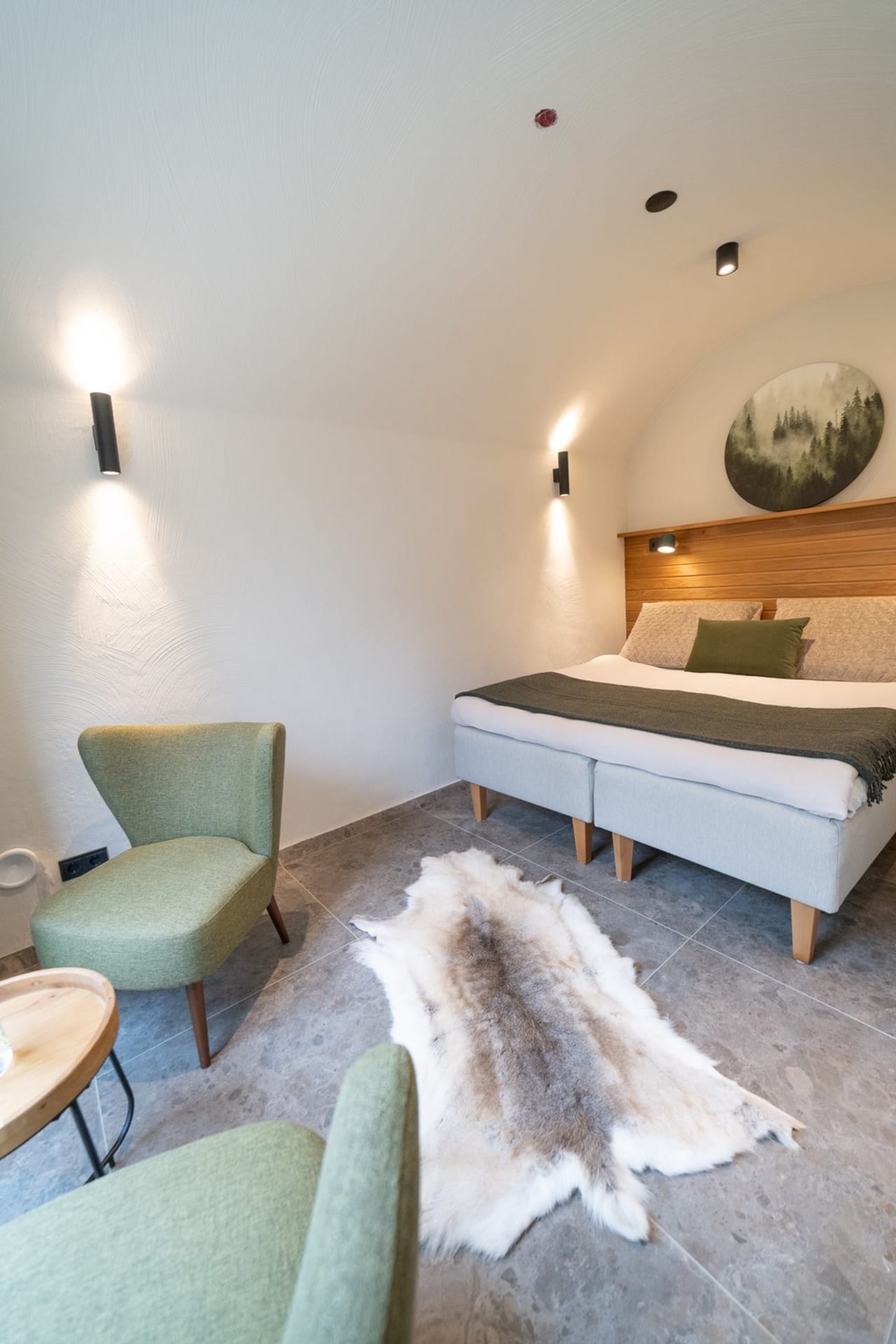 The rooms are cozy imbedded to arctic terrain