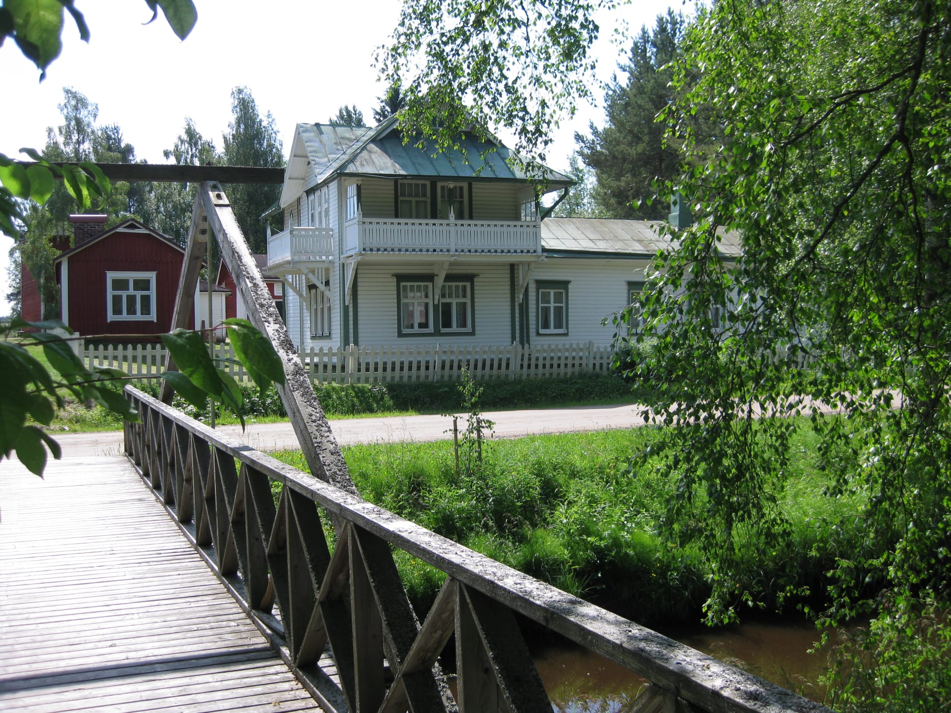 Abraham Ojanperä homemuseum building at summer.