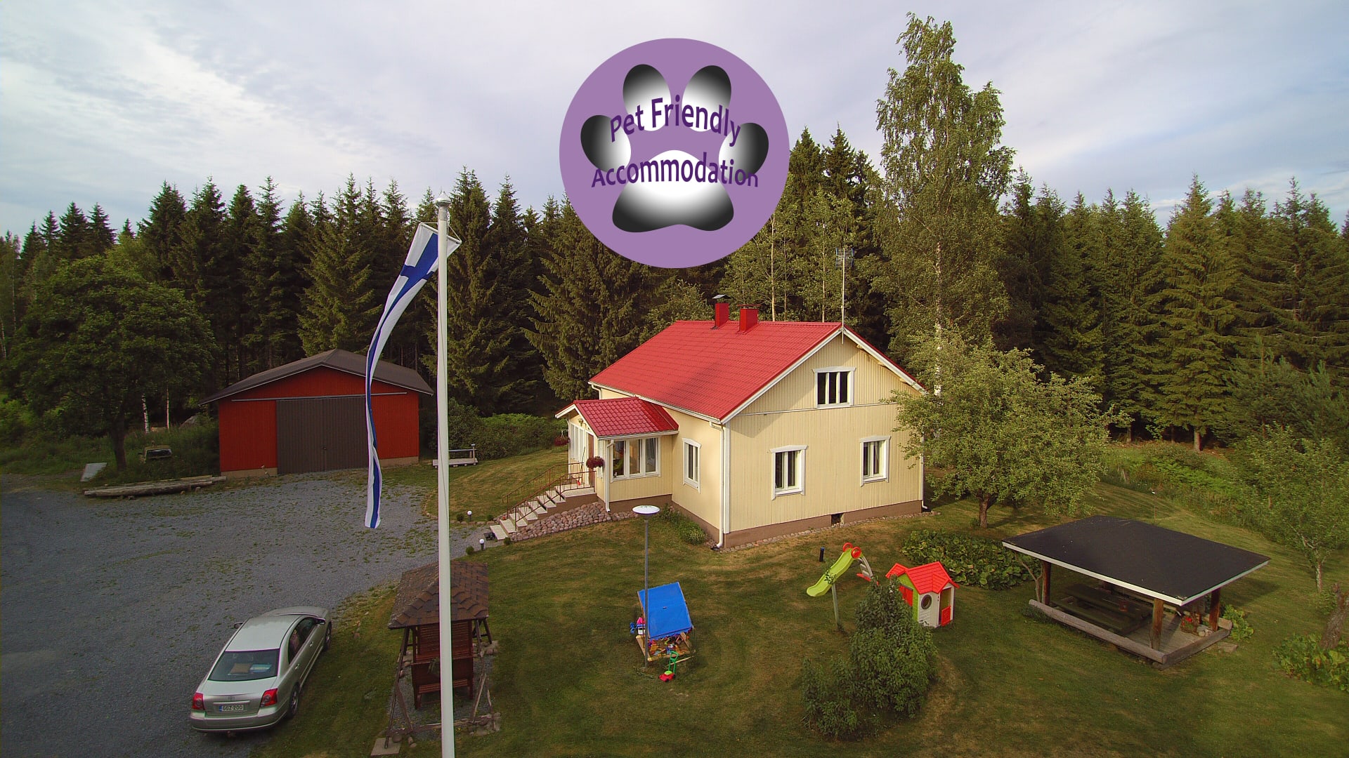 The vacation house Kommee Kurki is loacated next to a forest and has a child friendly yard.