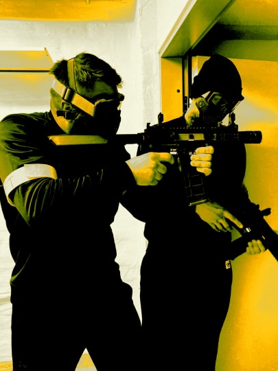 Airsoft-pelaajia lähikuvassa