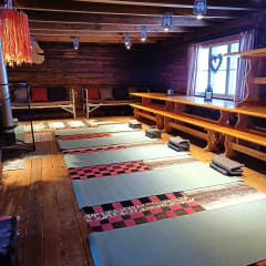 Joogamatot rivissä Rönölän savottakämpän tuvassa