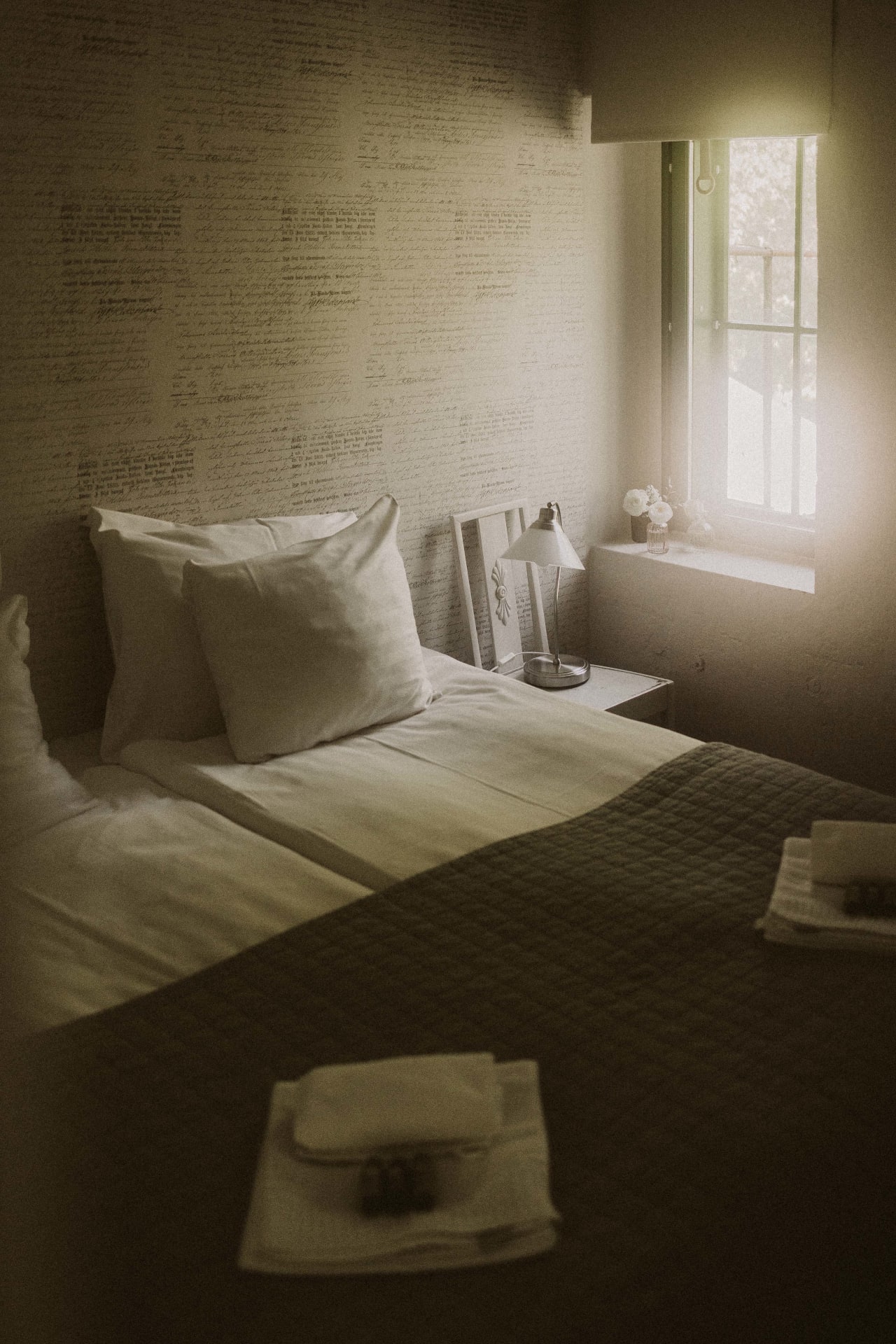 Double bed at Hotel Mathildedal.