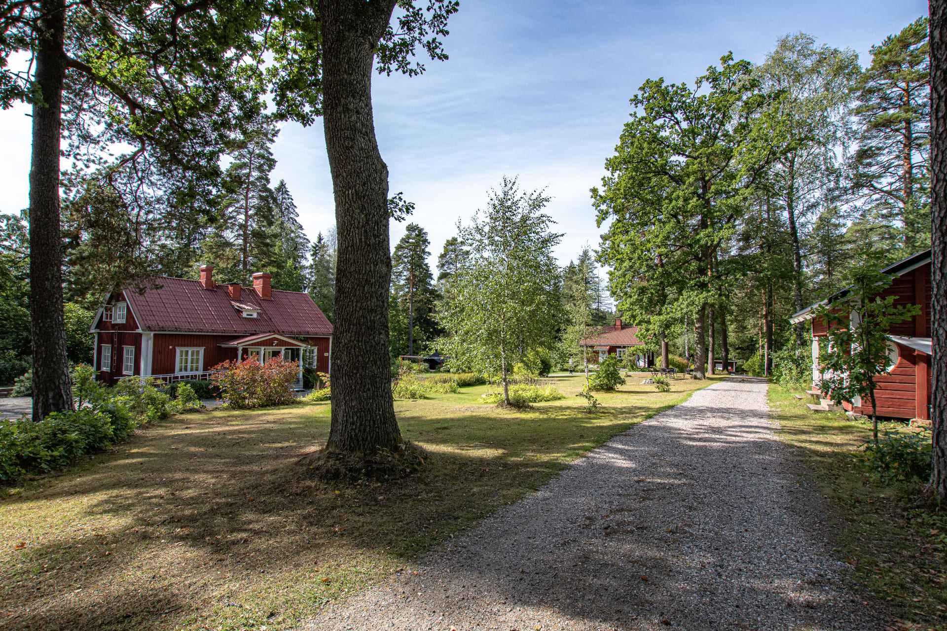 Villa Tammikko has a traditional garden and is surrounded by forests.