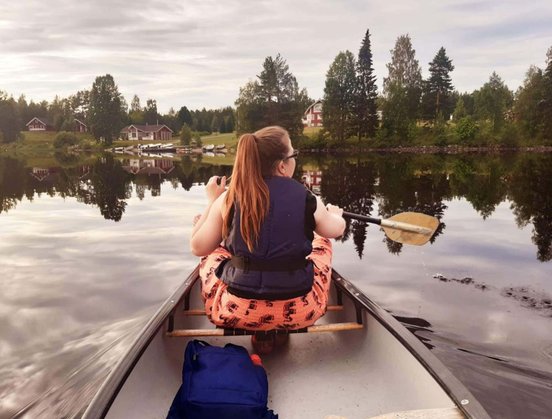 Island hopping with a canoe in Lentiira