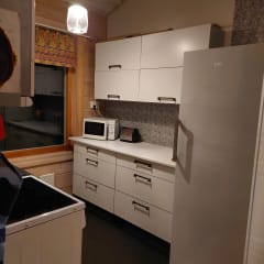 Hyvin varustettu keittiö. Well equiped kitchen.