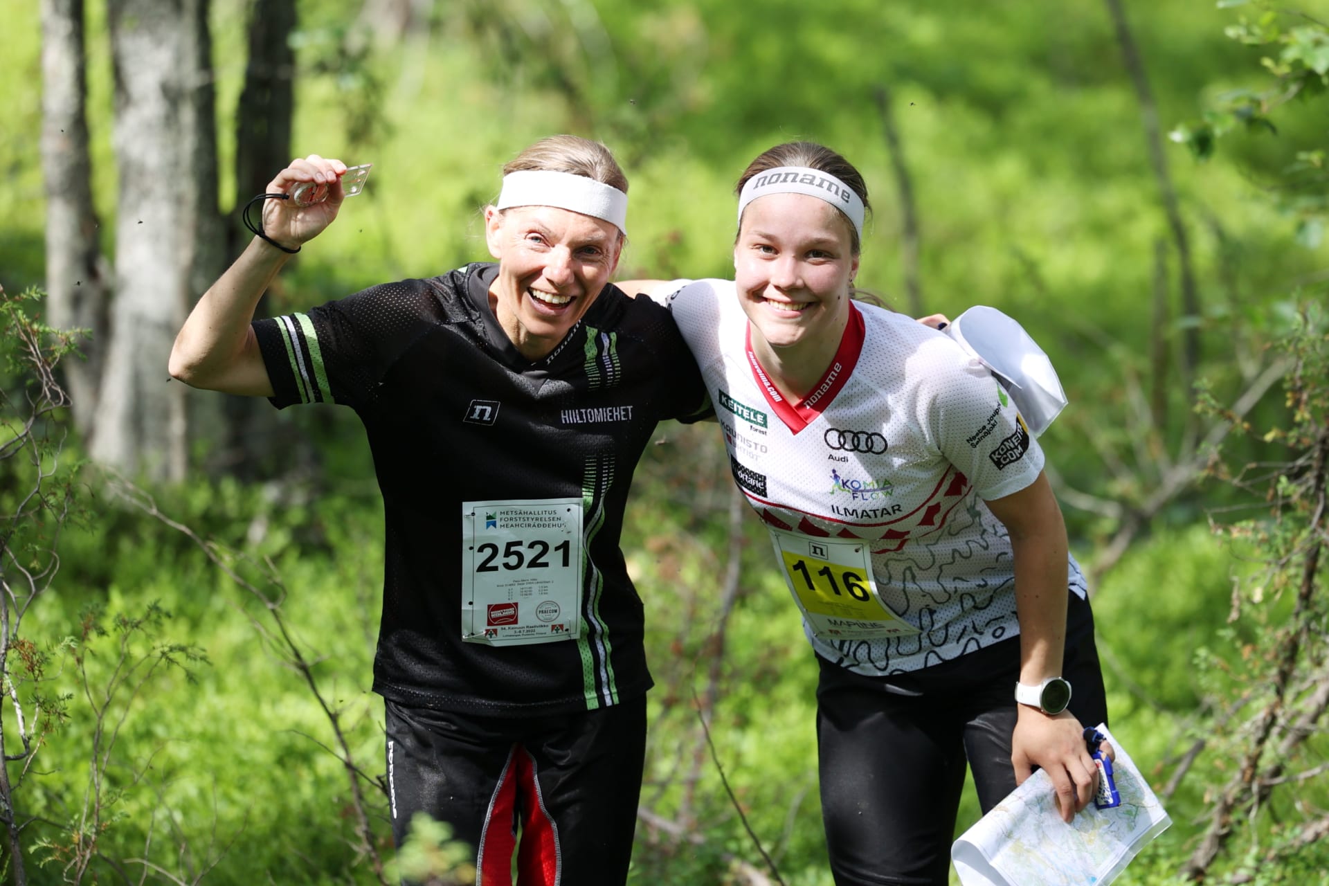 Two happy orienteers in the forest of Kainuu O Week