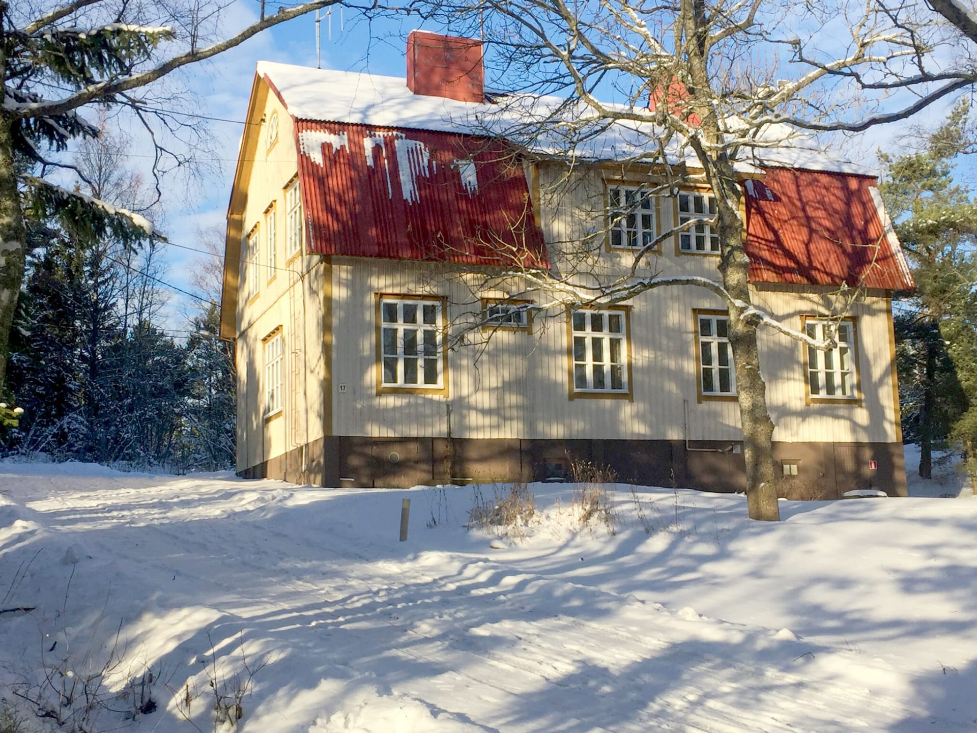 Villa Högbo in a winter landscape.