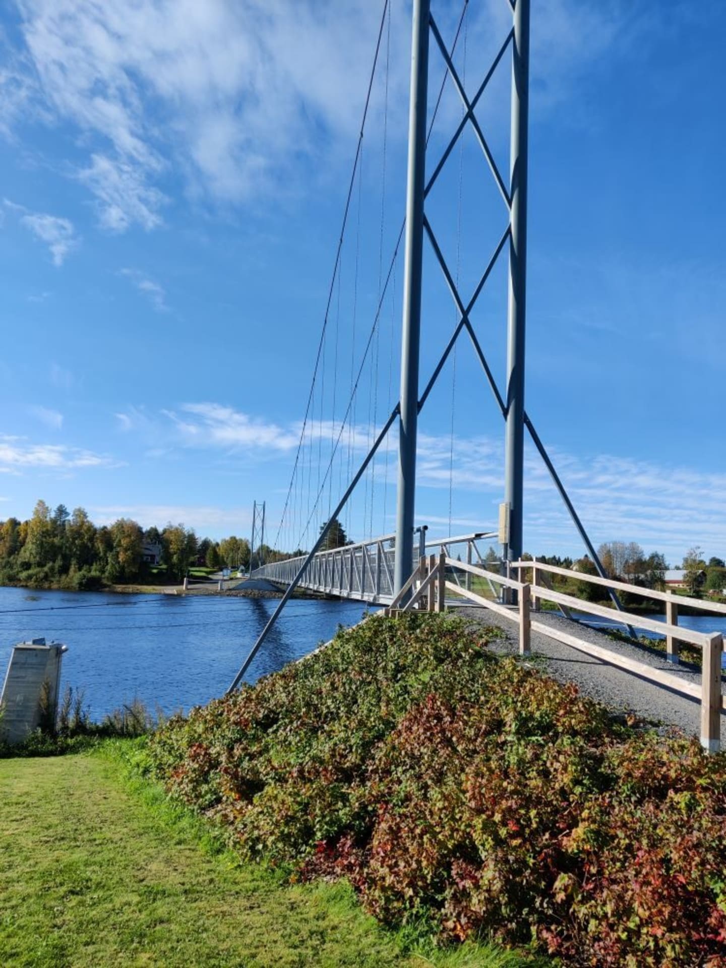 Jakkukylä Suspension Bridge.