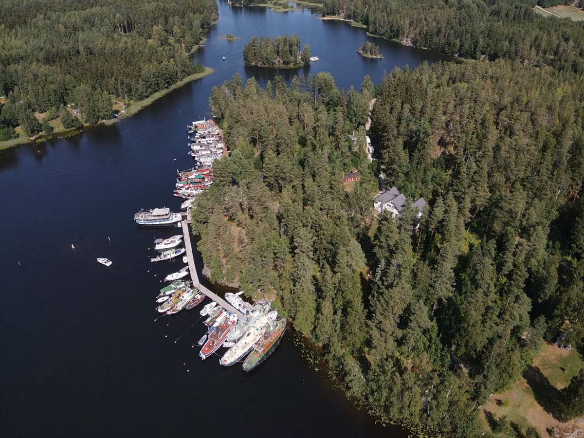 Midsummer-day cruises on lake Saimaa