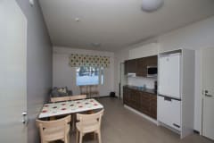 Hotel room with a kitchenette and a dining table