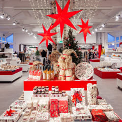 Kenkävero Shop at Christmas time/ Kenkäveron myymälän joulun aika.