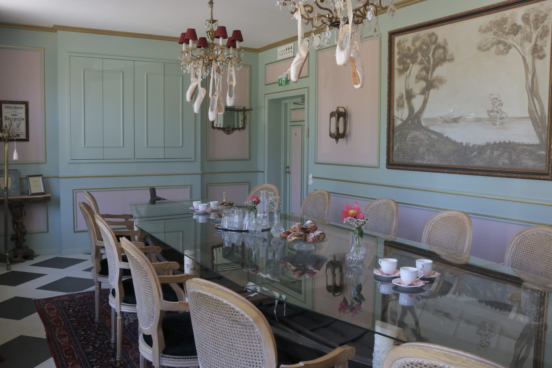 Pavlova cabinet