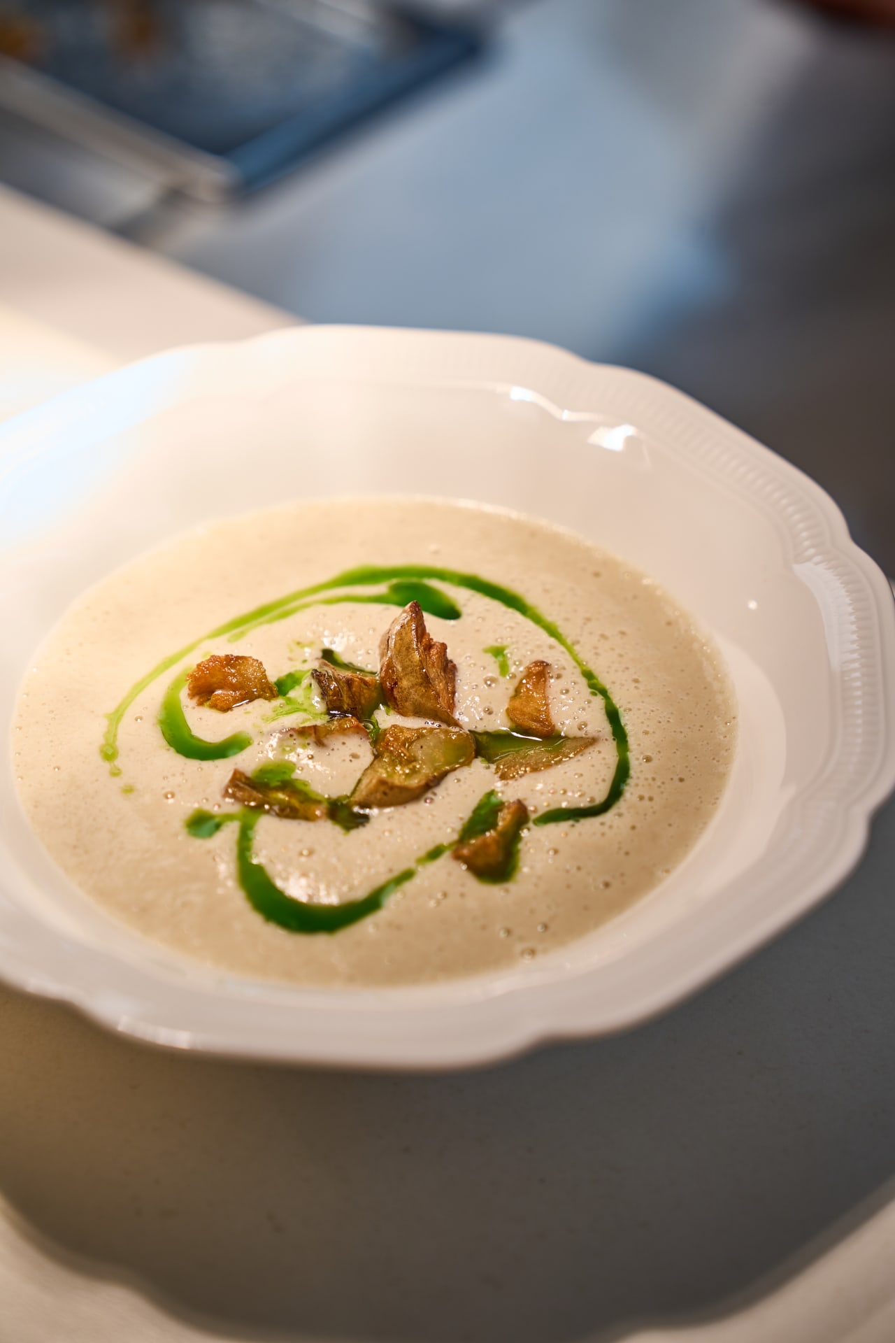 Ravintolan annos, maa-artisokkakeitto Ravintolan annos, maa-artisokkakeitto