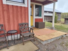 Kahvitauon voi viettää myös ulkona. Relax at the backyard.