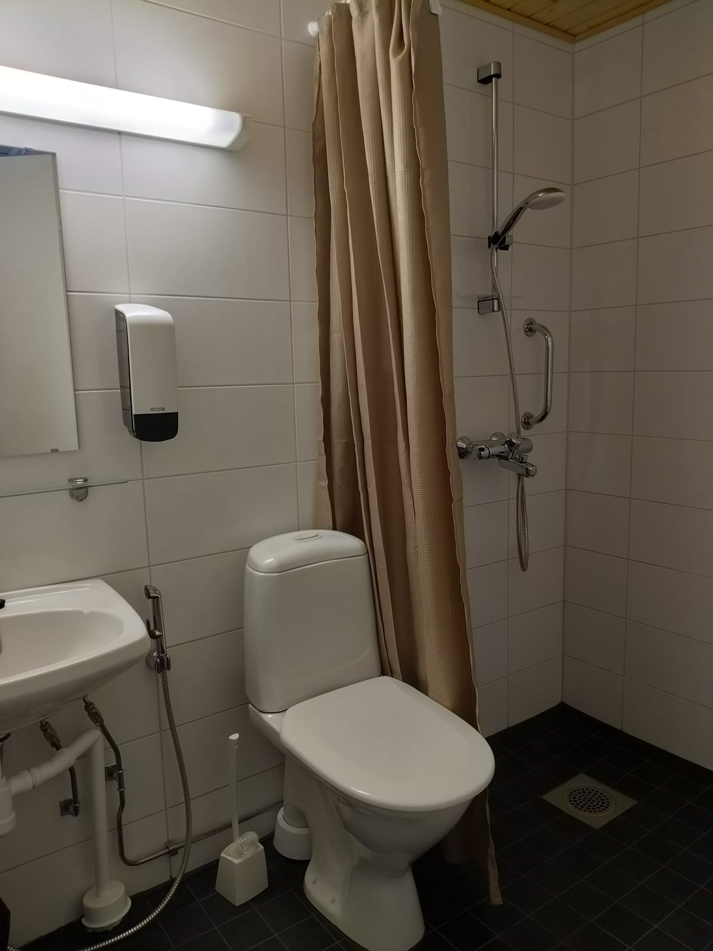 All rooms with private bathroom and toilet