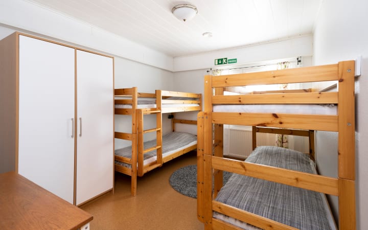 Bunk bed room