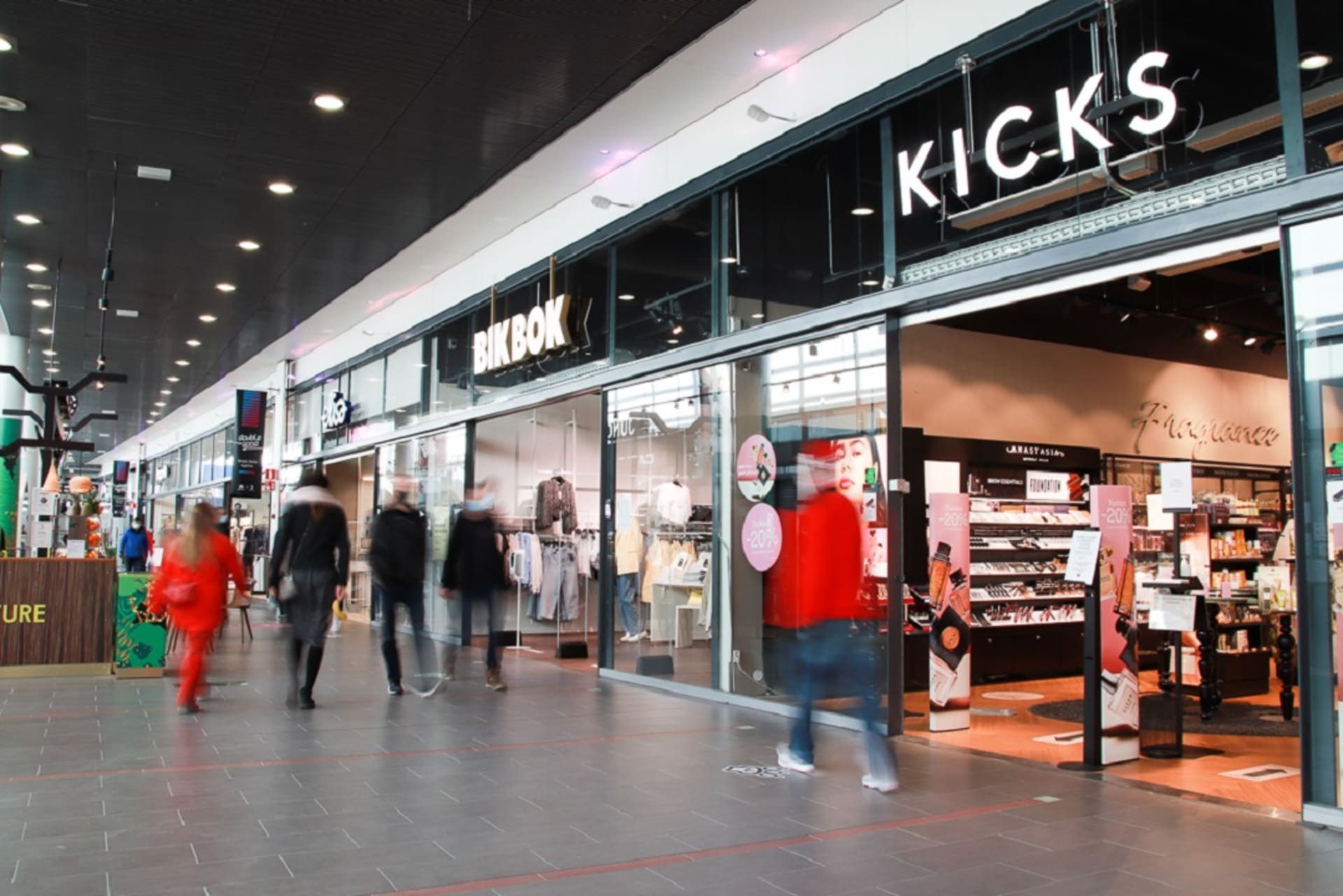 Revontuli is the Official Santa Claus Shopping Centre. This also means you can often meet Santa Claus in our shopping centre during the Christmas season.