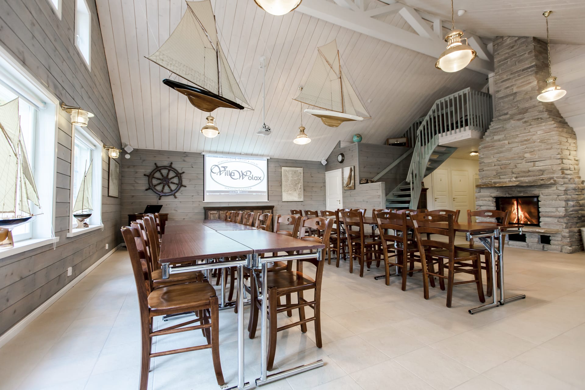 Kommodorin sisätila Kommodorin sisätila