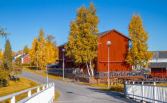 After crossing the bridge from Oulu's market square to idyllic Pikisaari, You will be at the gates of Sokerijussi Inn