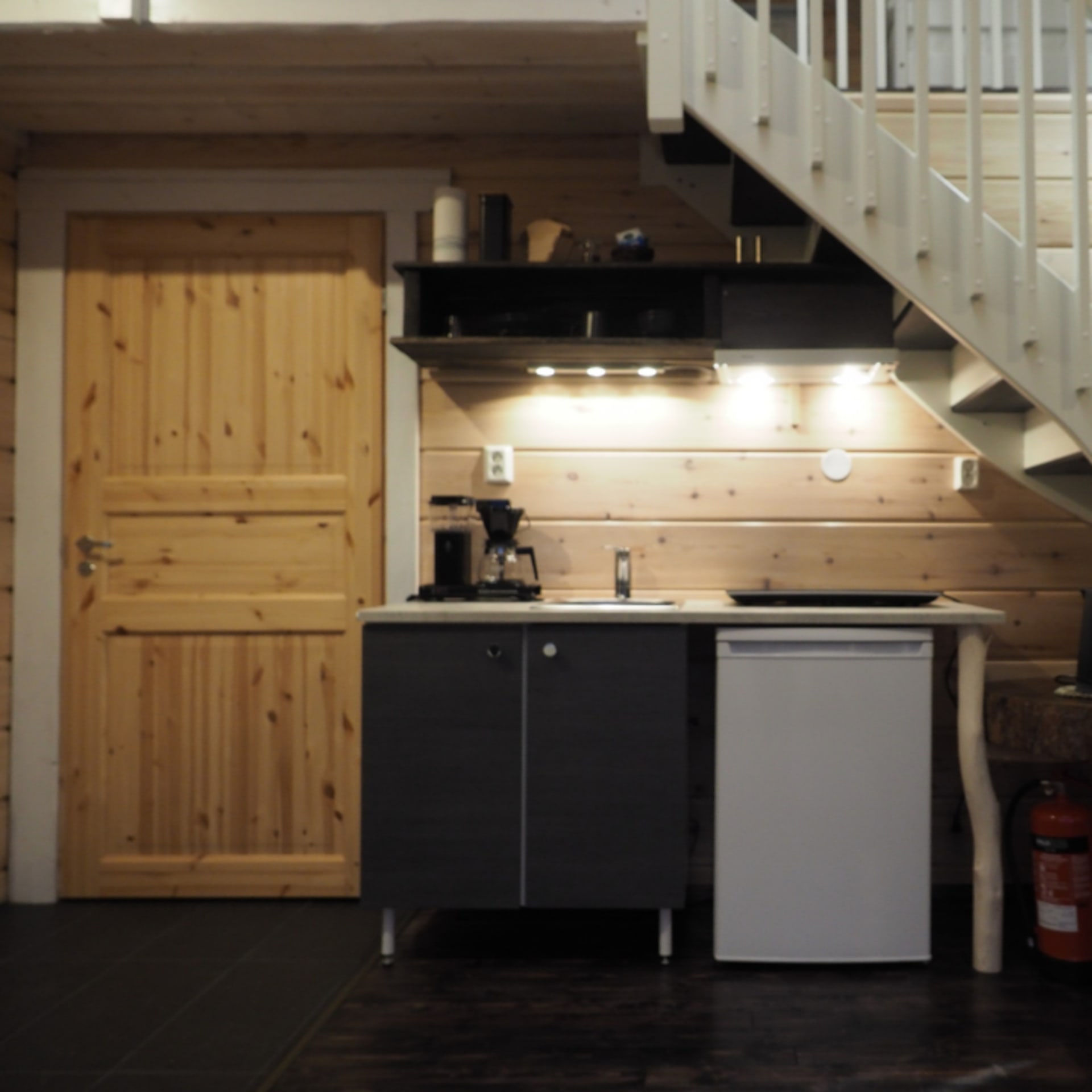 The kitchenette of LapinTintti Eco-Cabin.