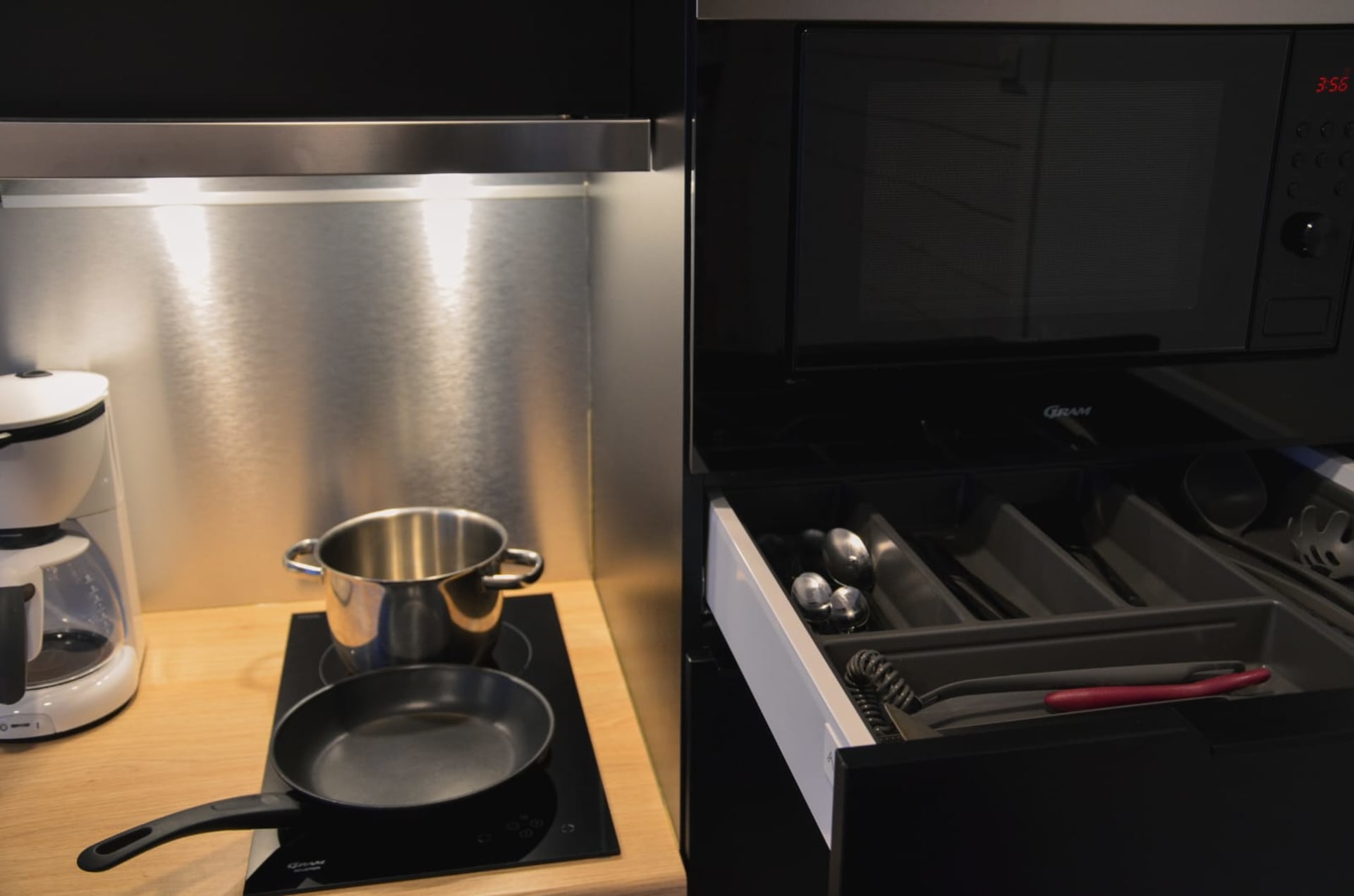 Keittiövarustus / Kitchen equipment