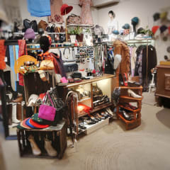 Helga-Neiti laadukas Second Hand -valikoima ja vintage-aarteita