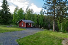 Villa Betlehem's separate and completely private lakeside sauna. Below it, the Suolijärvi Lake.