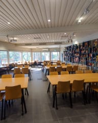 Luontokeskuksen ravintolasta sisäkuva