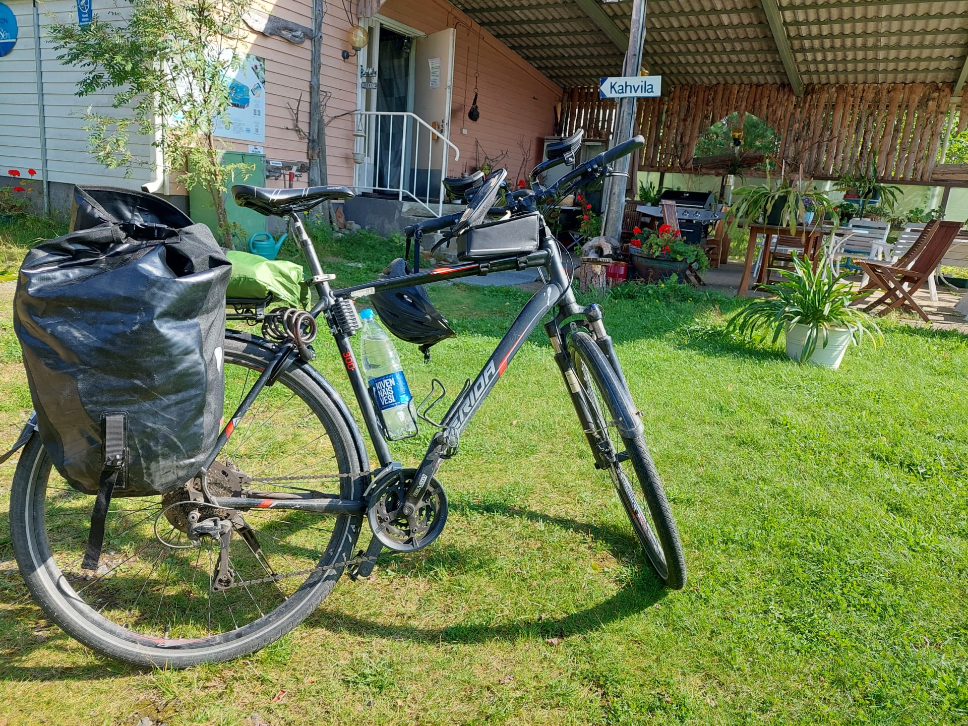 Pyöräilyystävällinen kohde. Kesällä kahvila ja tilausravintola palvelee.