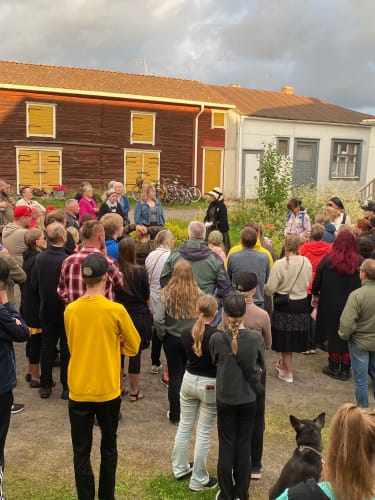Kummituksia ja kummajaisia -kävelykierros