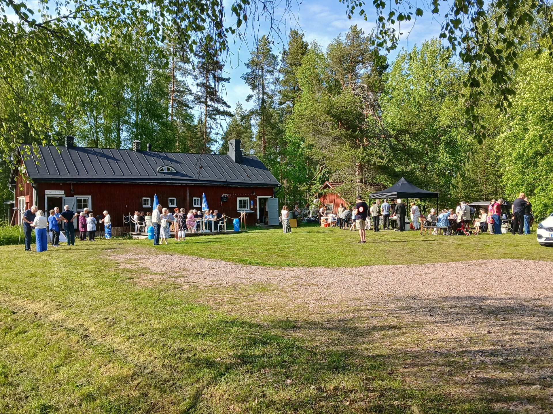 Galleria Conradin pihapiiriä Markkuun Kulttuurikekkereiden aikaan.