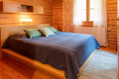 Lokkero mökki sisältä. Lokkero cottage interior.