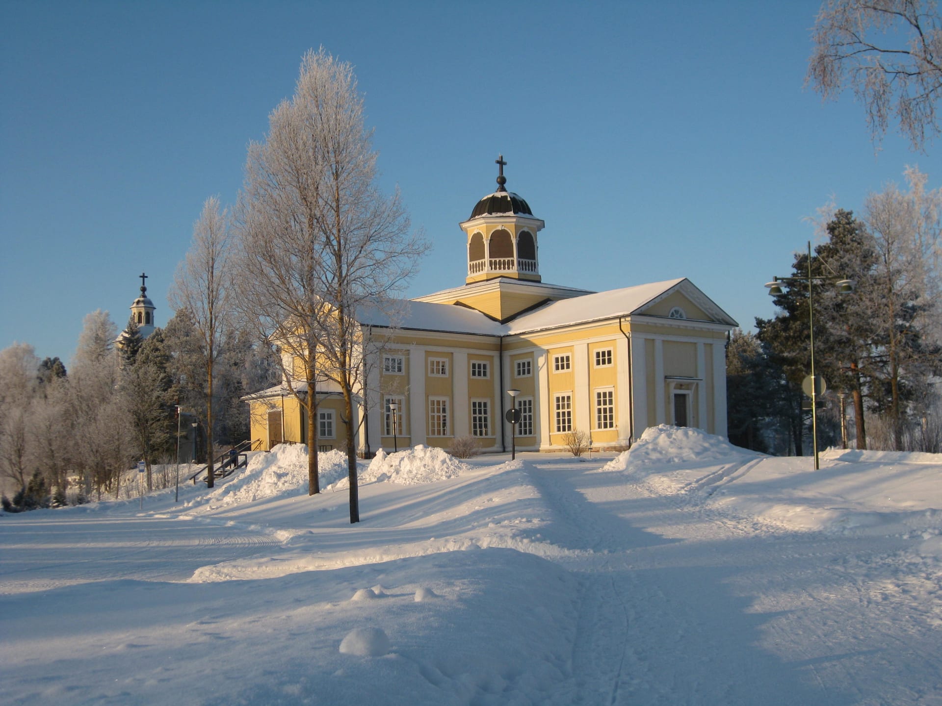 Liminka church in wintery landscape.