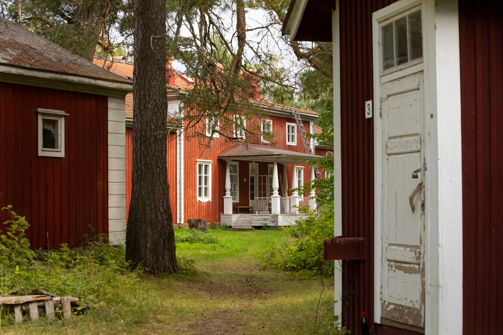 Buildings in Varjakka island.