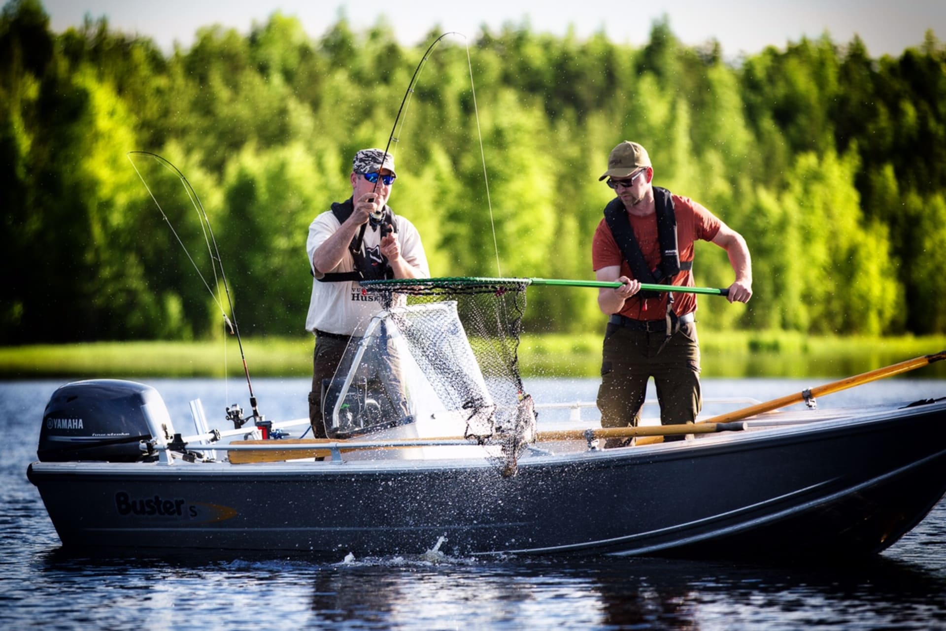 Fishing tour in Vuokatti by boat