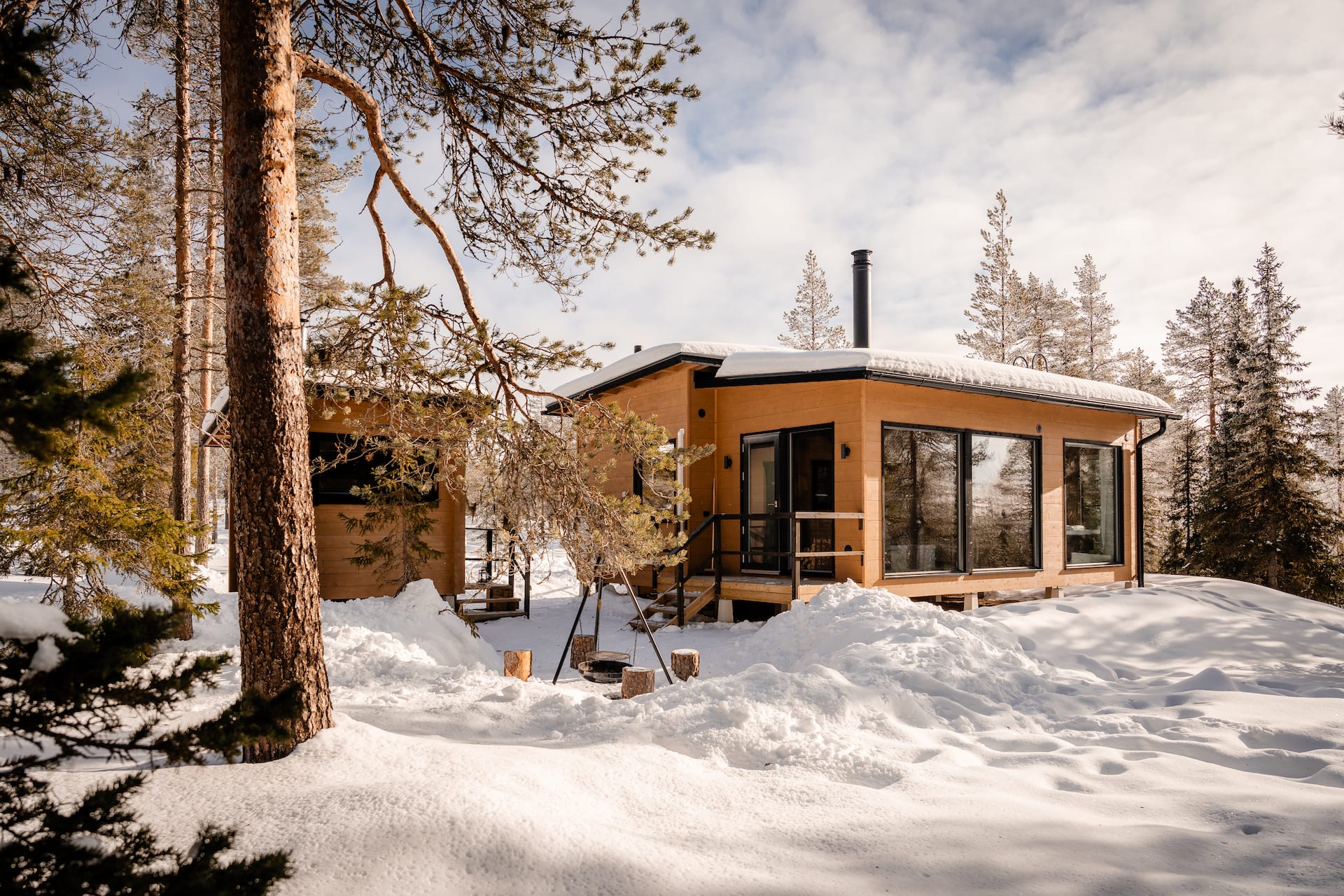 WALD Villas log cabin back yard winter