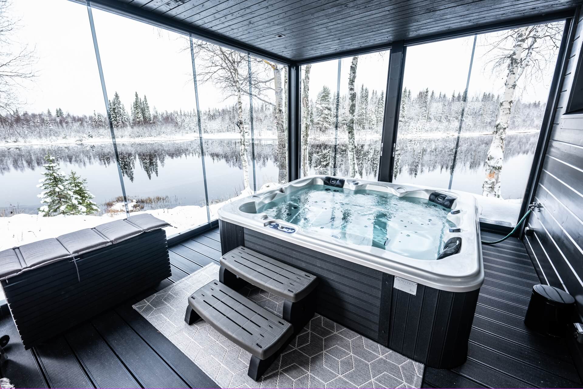 Wikkelä Villa’s Jacuzzi with view