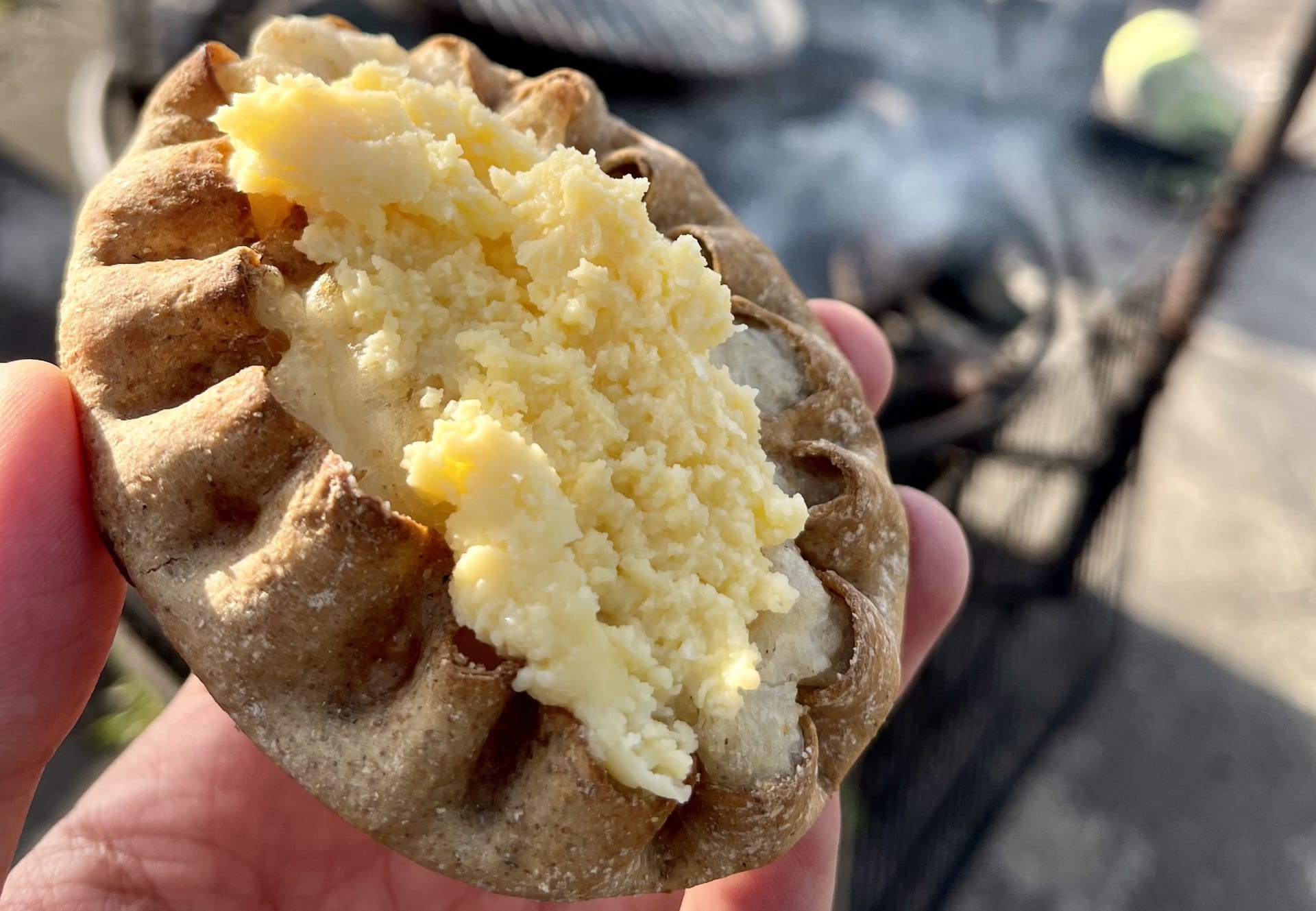 Karelia pie with egg butter