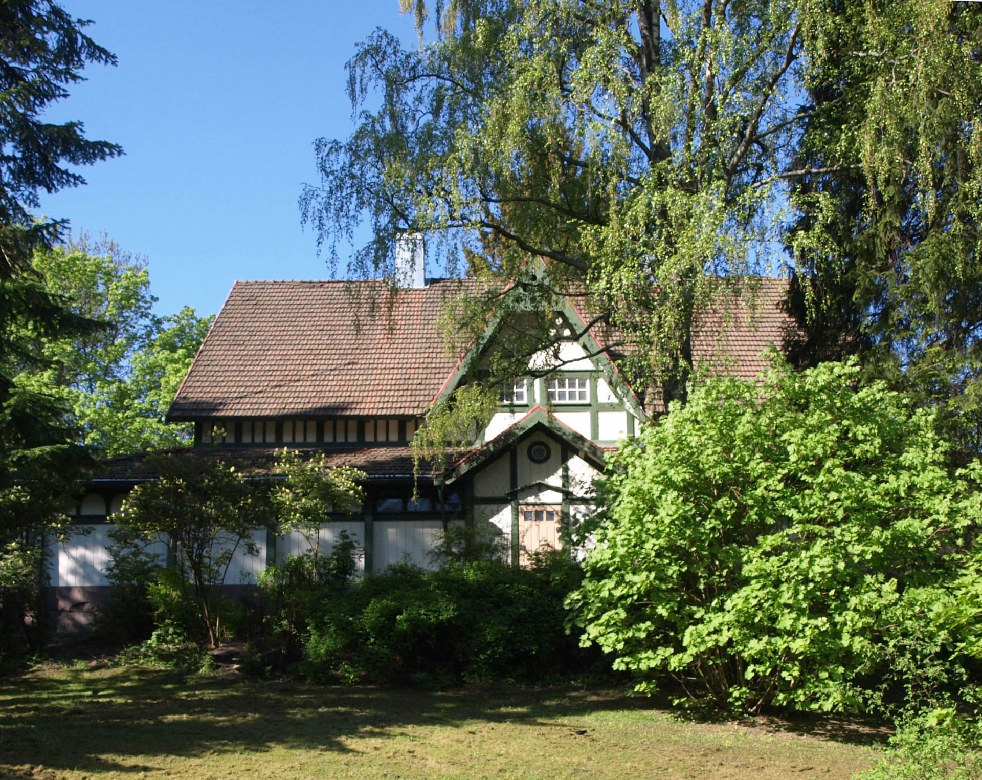 Kesäinen ulkokuva Biologisesta museosta