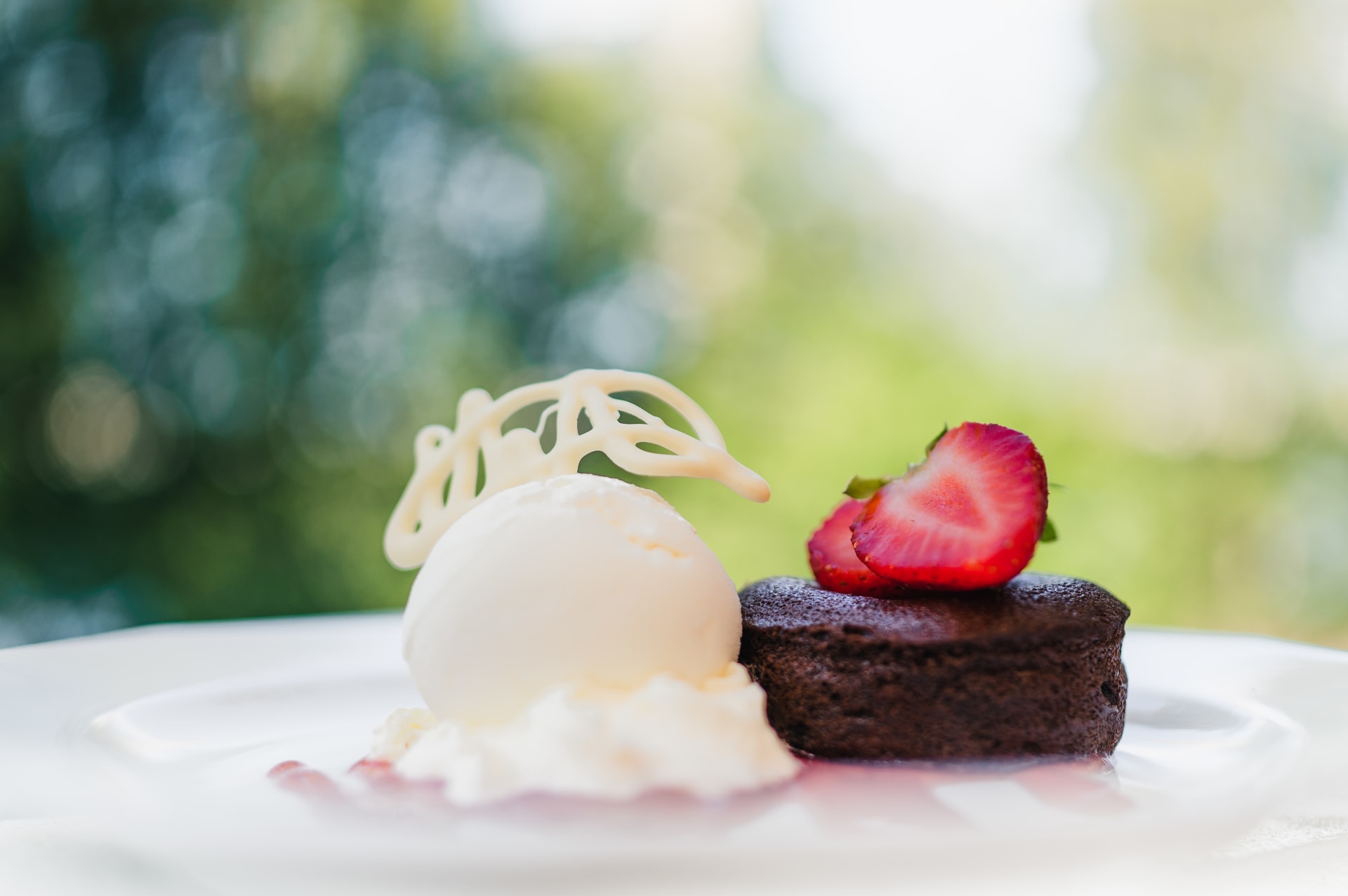 Chocolade Fondant with Ice Cream and Berries