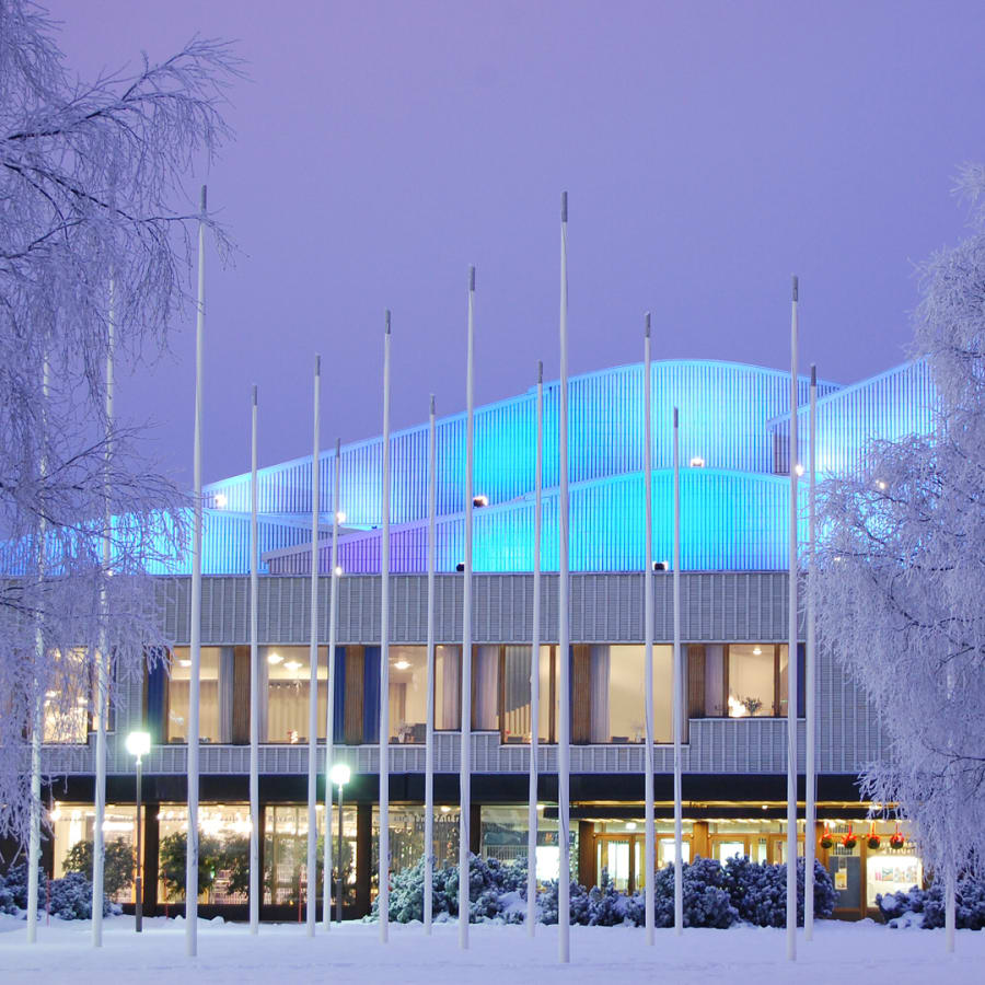 Rovaniemen Teatteri talvisessa illassa