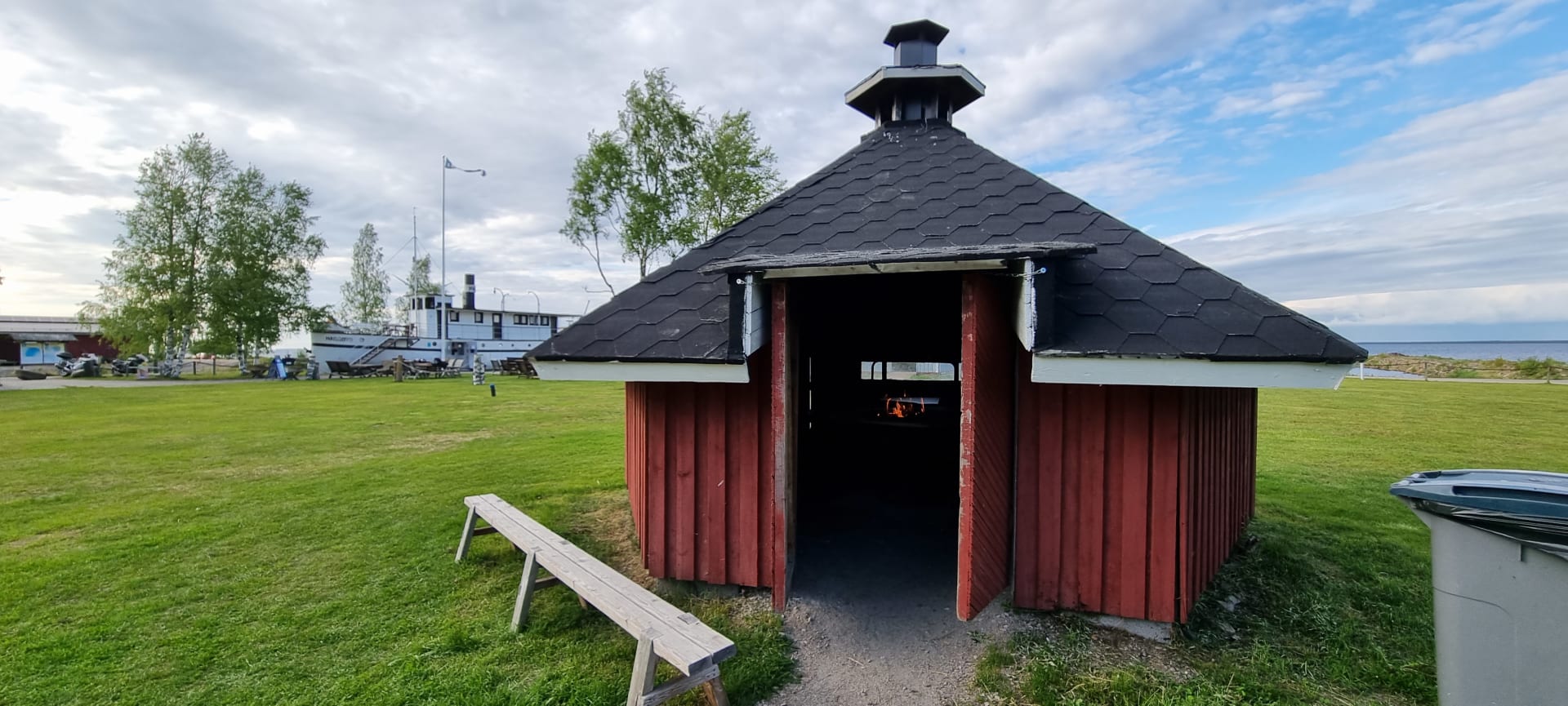 Grill hut, you can see the Cafe in the back