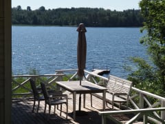 Cottage Sointulas terrace and view of the lake.