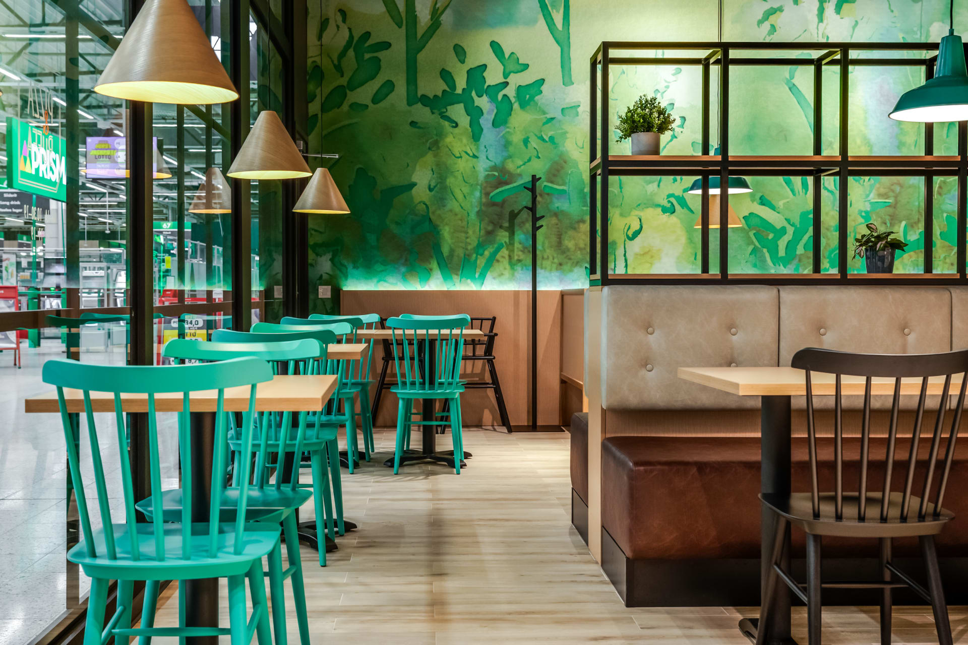 Pizza&Buffa seating area
